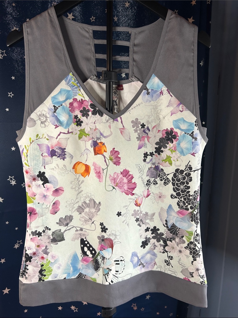 Floral V-Neck Sleeveless Top in Gray and Multicolor